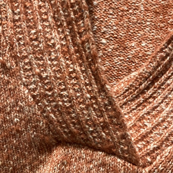 Croft & Barrow Nice simple red n white v-neck Sweater - Picture 4 of 5